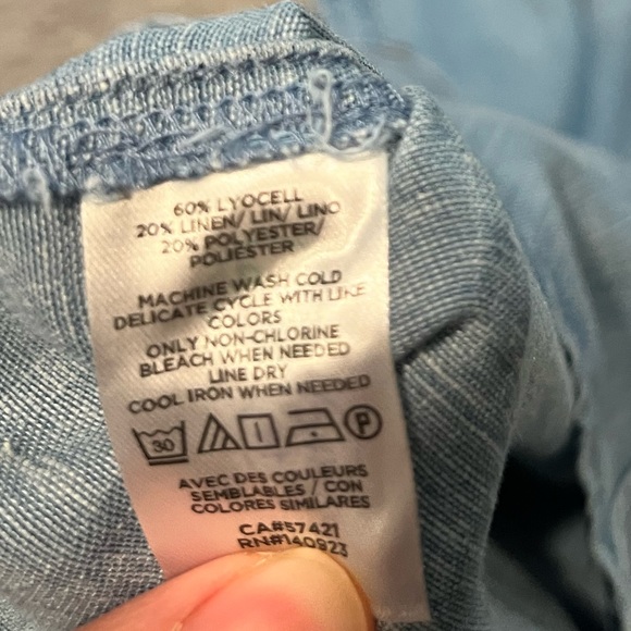 NWOT LOFT Chambray Button Down Top - Picture 3 of 3